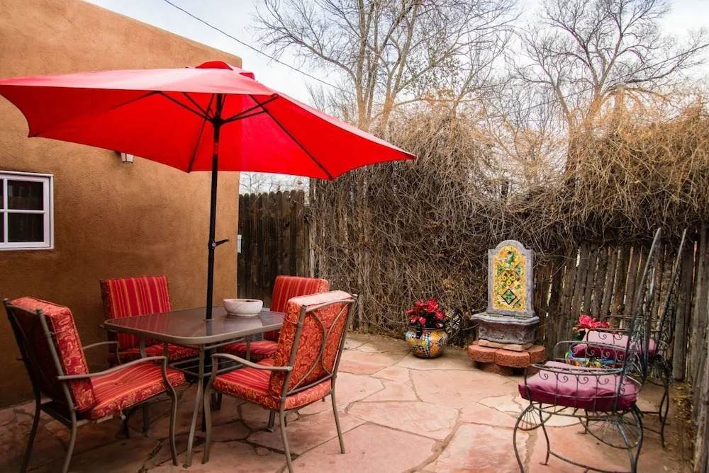 Desert Breeze - Delightful Railyard Adobe, Walk to The Plaza
