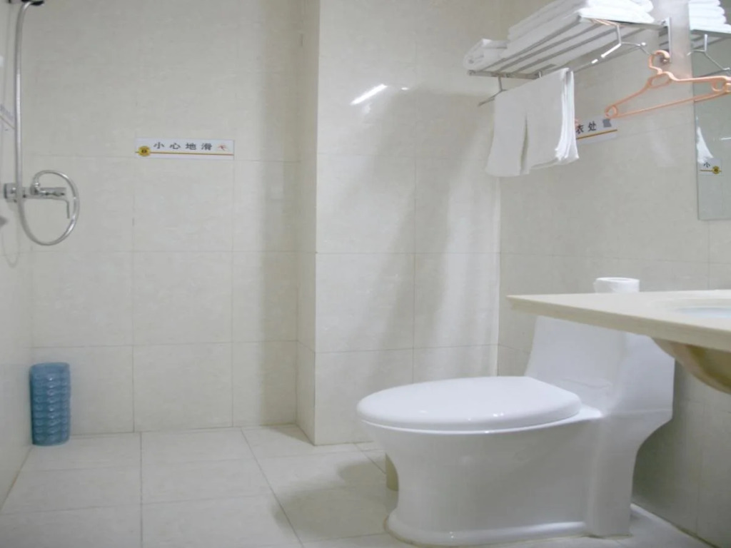 Super 8 Hotel Qingdao Golden Beach Changjiang Road