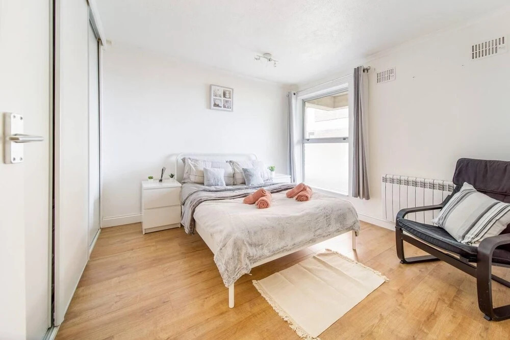 Livestay - 2 Bed Apt, Free Parking in Luton