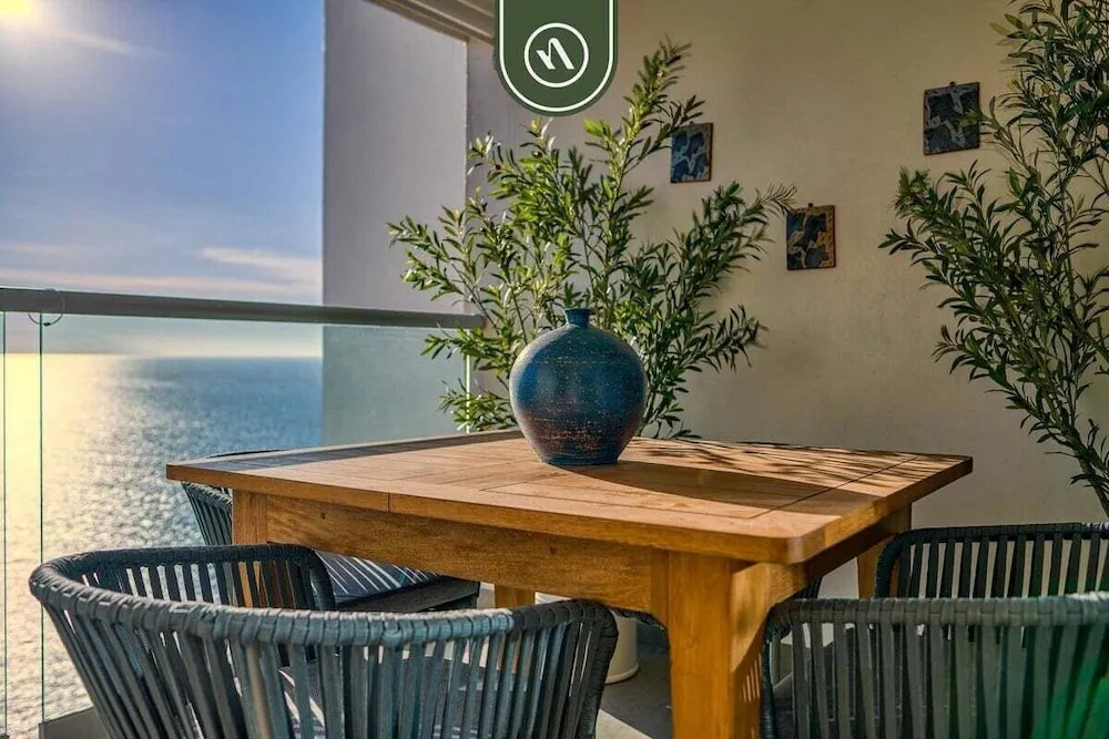 Amazing Oceanfront 1BR Condo - Rooftop Pool