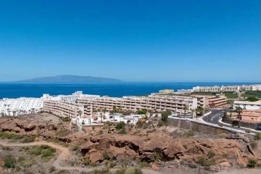Ocean Garden 2BR Apartment Heated Pool Parking