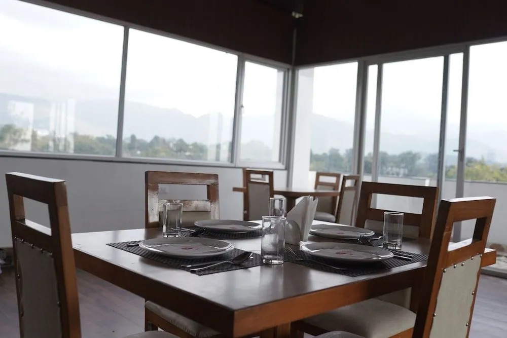 Hotel White Rock By The Solitaire Hospitality