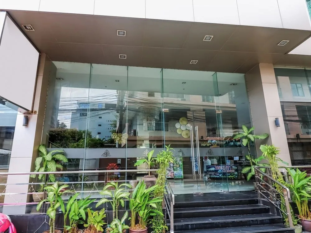 Boss Suites Nana Hotel