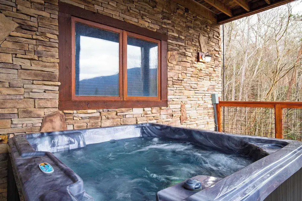 Sleeps 21 Luxury Cabin w/ Panoramic View, Hot Tub, Game Room Pinnacle Chalet