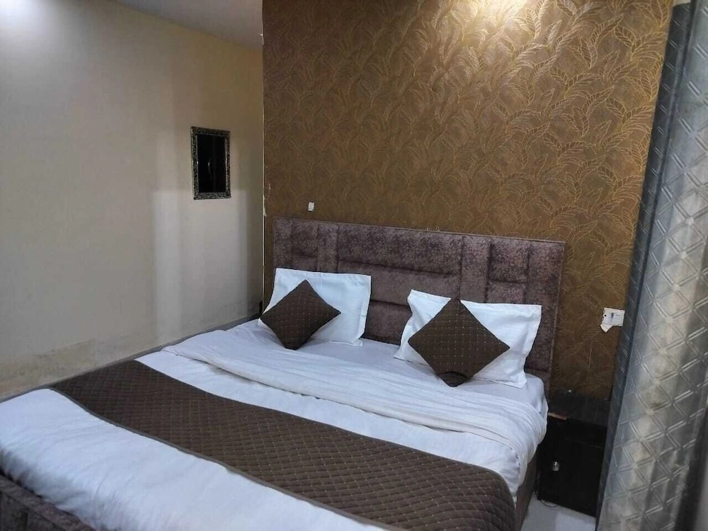 Green Snapper Hotel