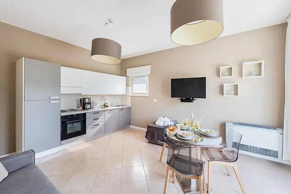 Residenza Miralago - 10 Lavinia - Locazione BK