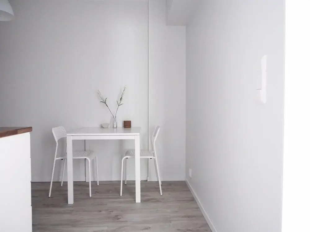 Spacious Downtown Apt with Balcony that Hosts 10