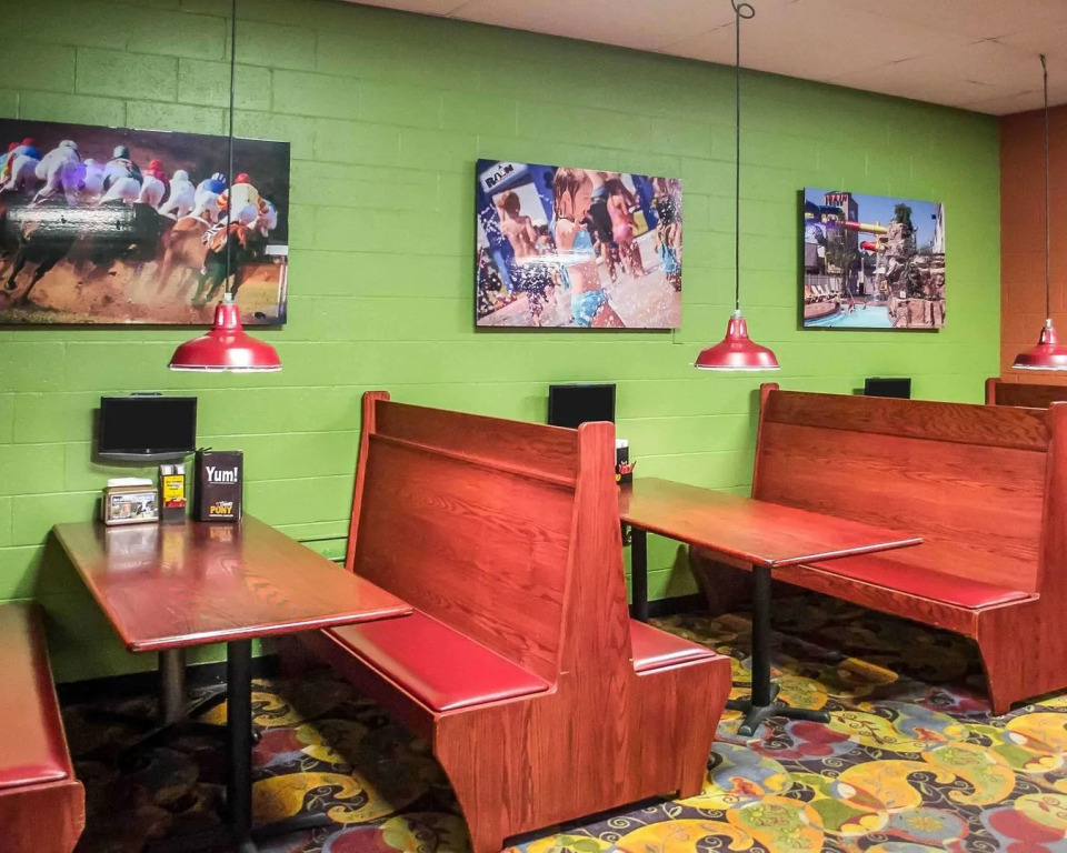 Cedar Stables Inn & Suites