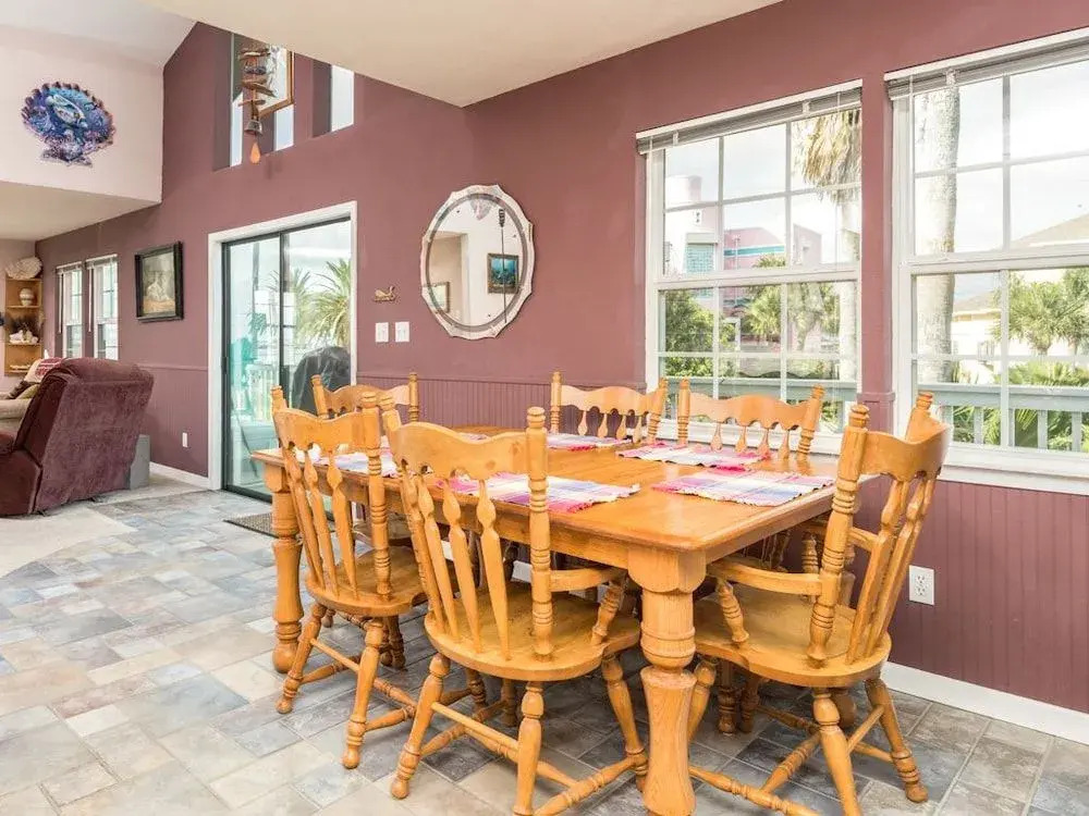 103 Galveston home - 3 Br home by RedAwning