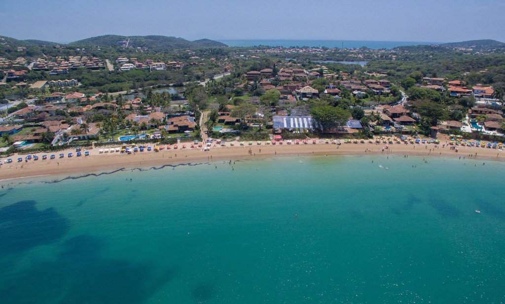 Mansão Beira Mar com Cinco Suítes na Praia da Ferradura - Por Luxury Rentals