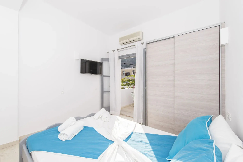 Blue Waves Suites & Apartments