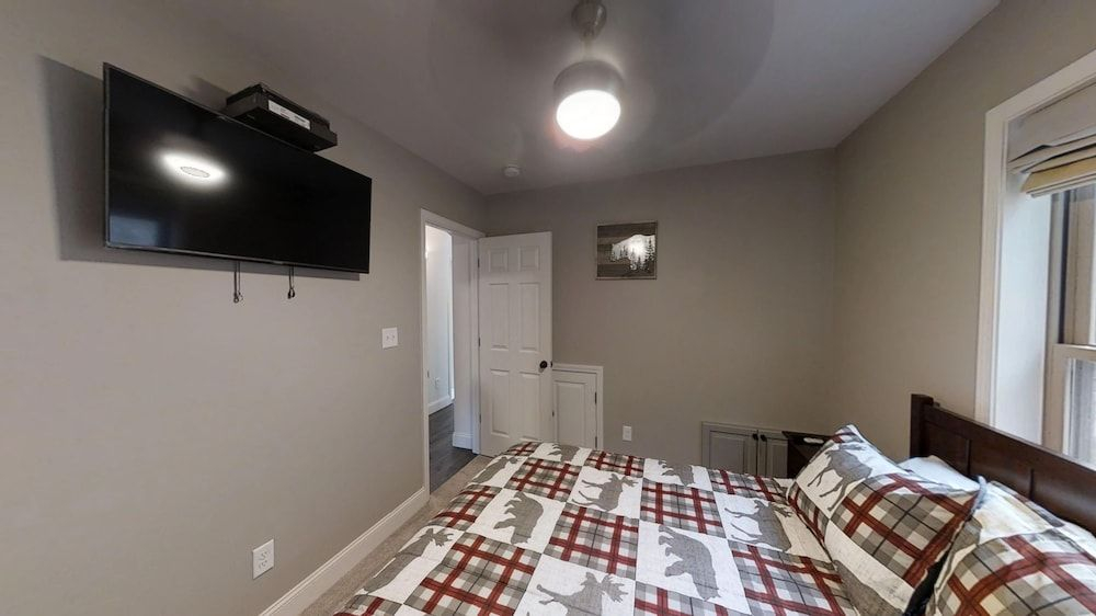 Distiller's Den 2 Bedroom Cabin by RedAwning
