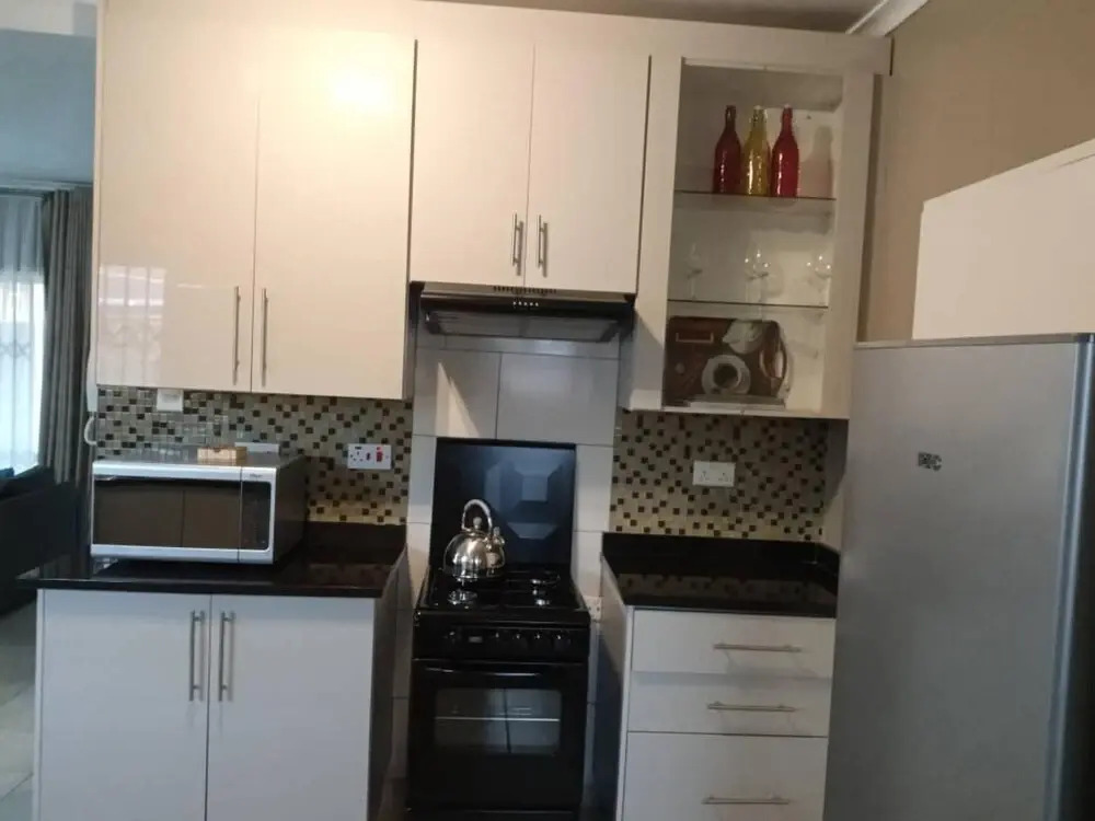 Luxurious 3 bed House Modern Open Plan- Borehole - 2046