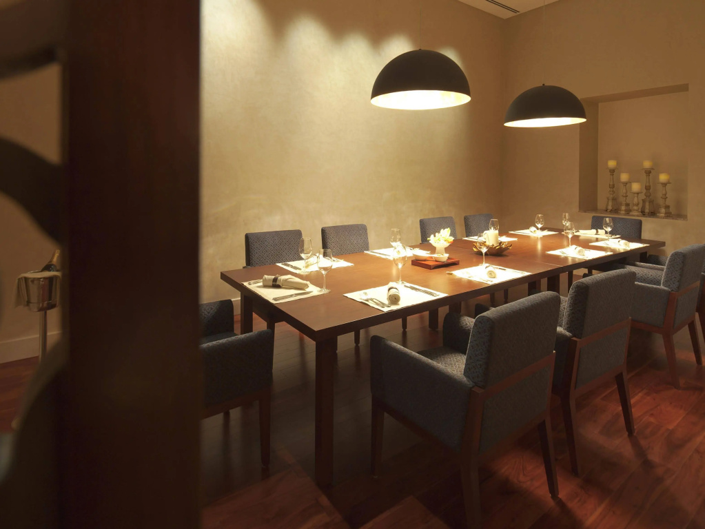 Отель Swissotel Al Ghurair