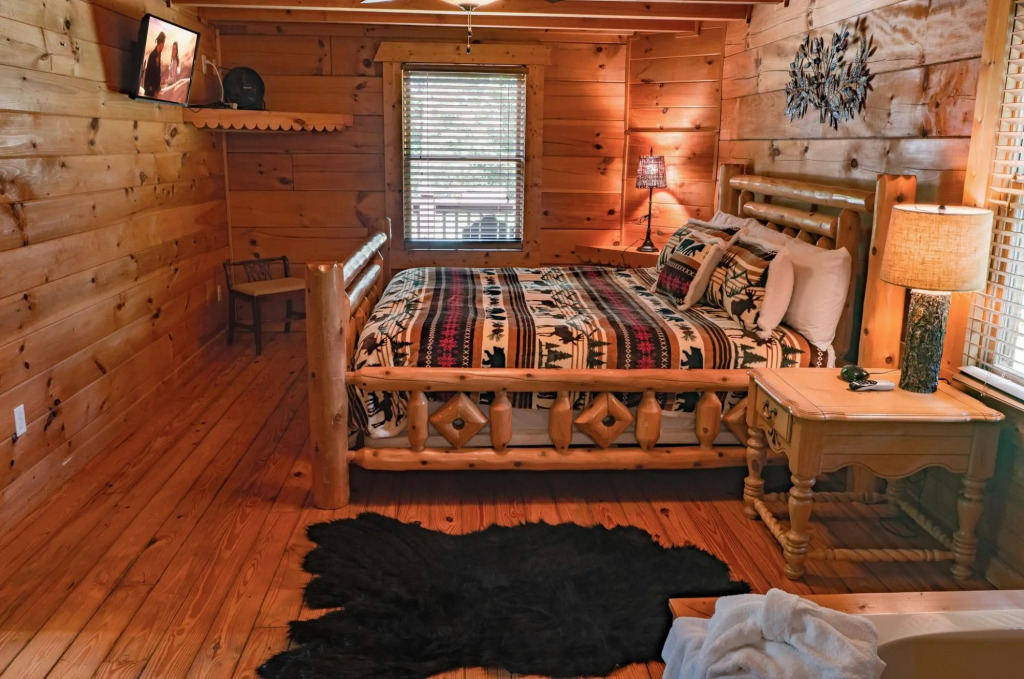 Hickory Lodge in Pigeon Forge