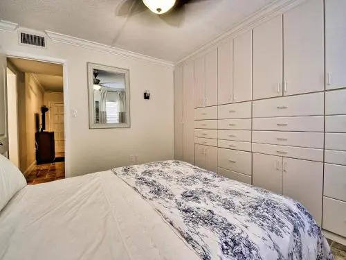 Island Flat 103
