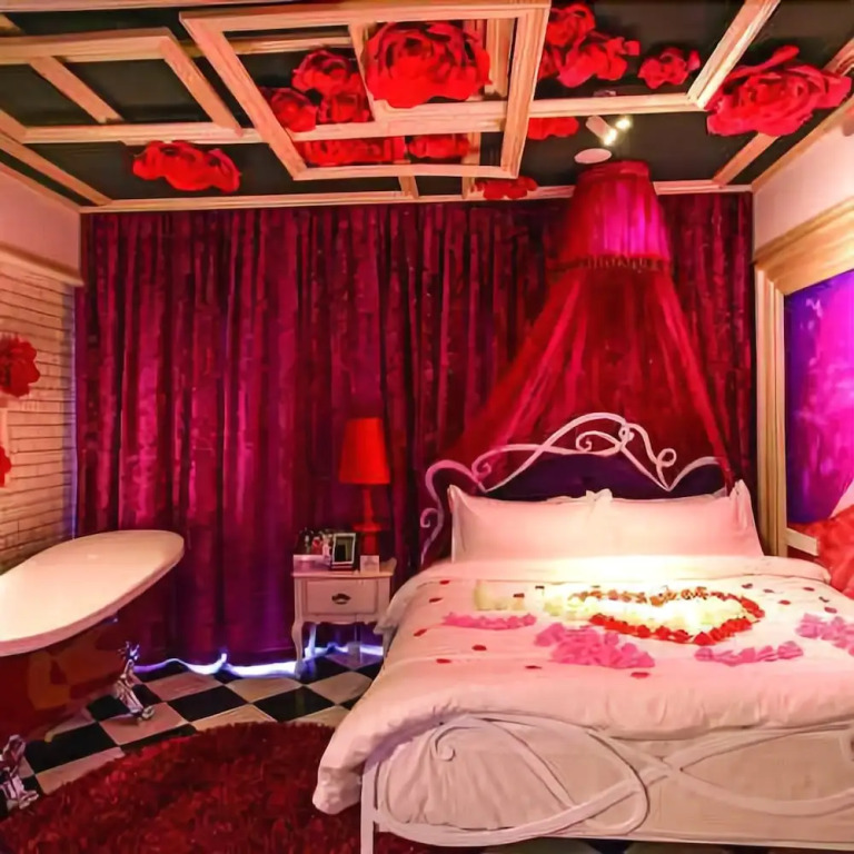 Weiman Couples Hotel