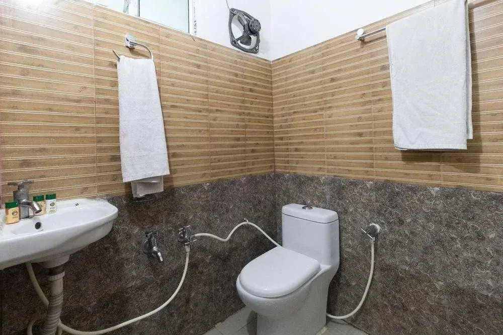 Om Regency By OYO Rooms