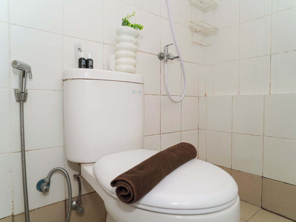 Neat And Nice 2Br At Apartment Bassura City