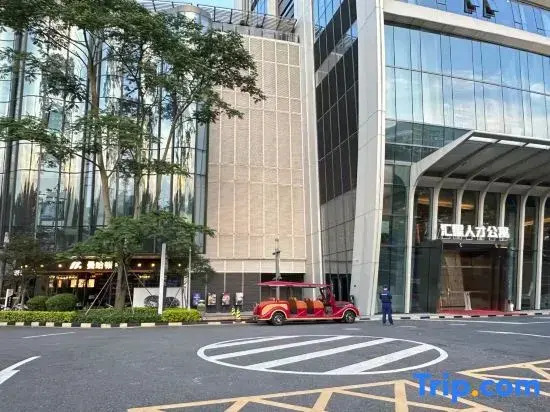 Manhattan International Apartment Hotel