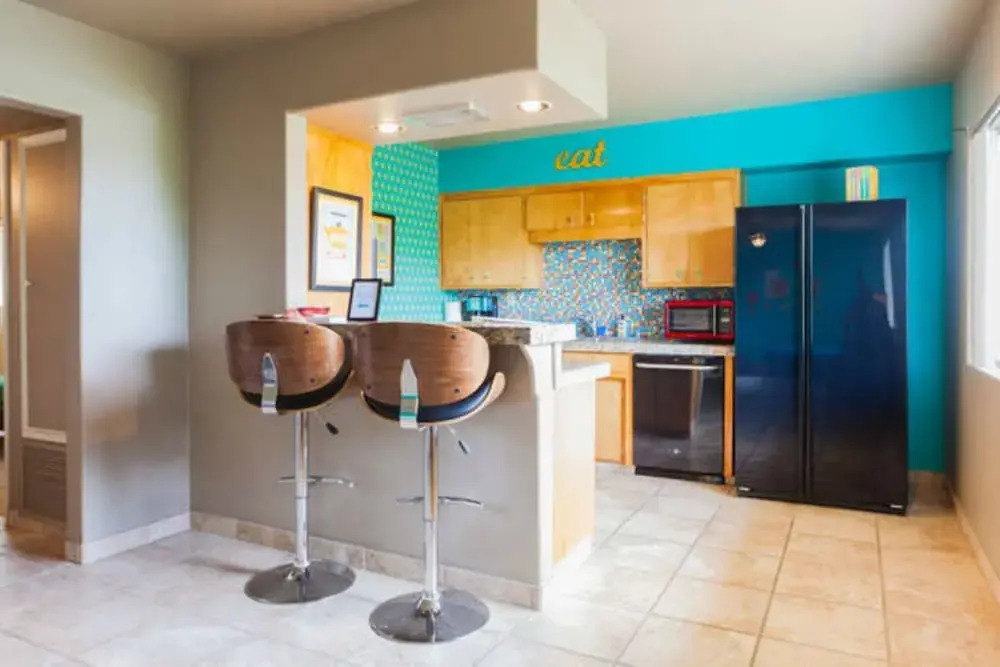 Mid century modern condo near Old Town, pool & BBQ