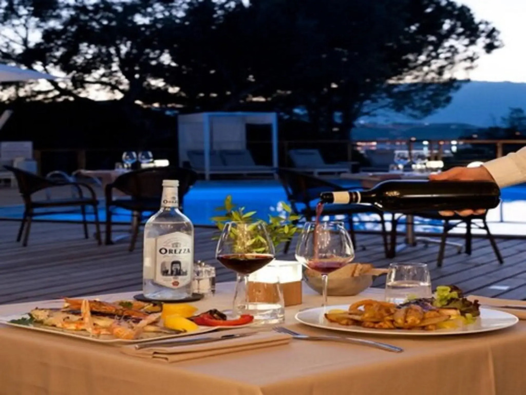 Isulella Hotel & restaurant