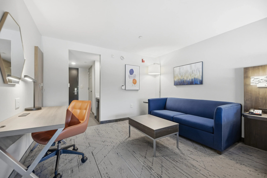 Holiday Inn Express & Suites Raleigh West - Lenovo Center by IHG