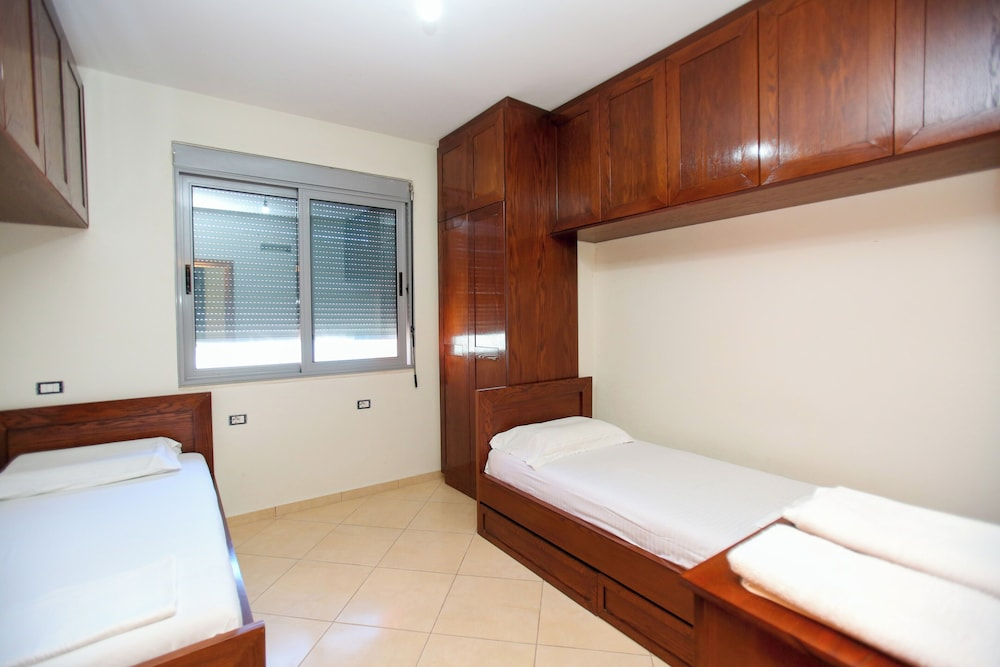 Holiday 2-bed Apartment Seaview