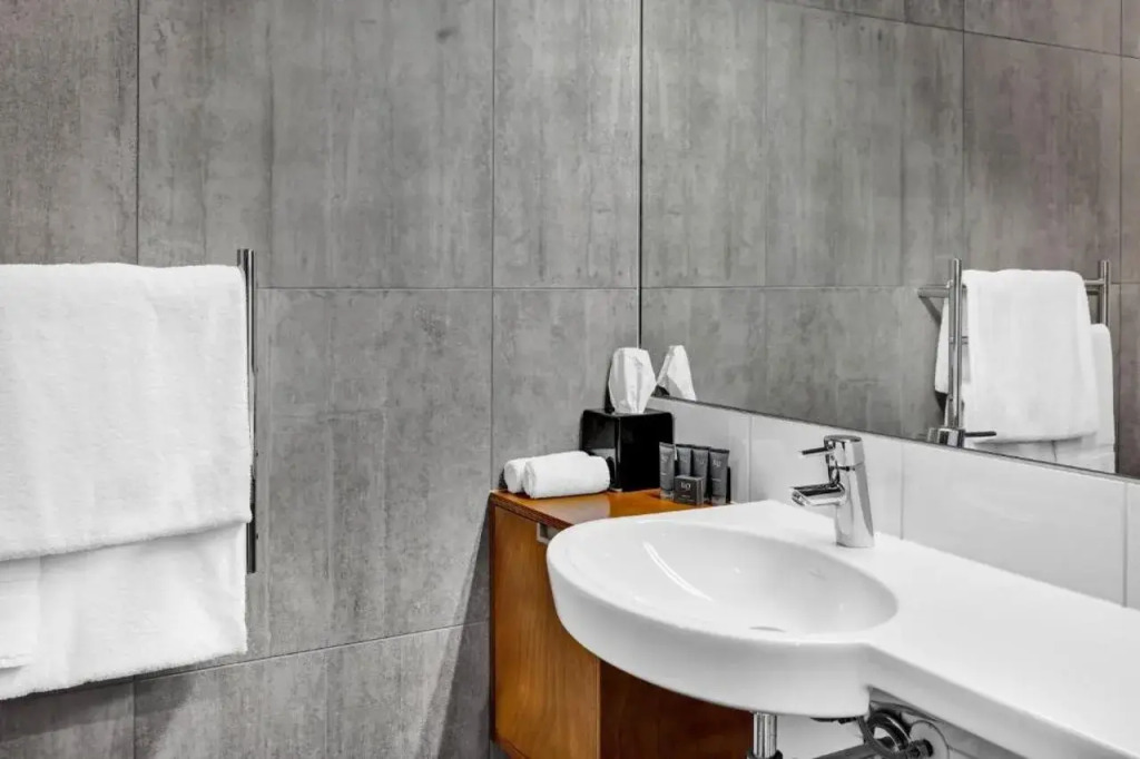 King and Queen Hotel Suites