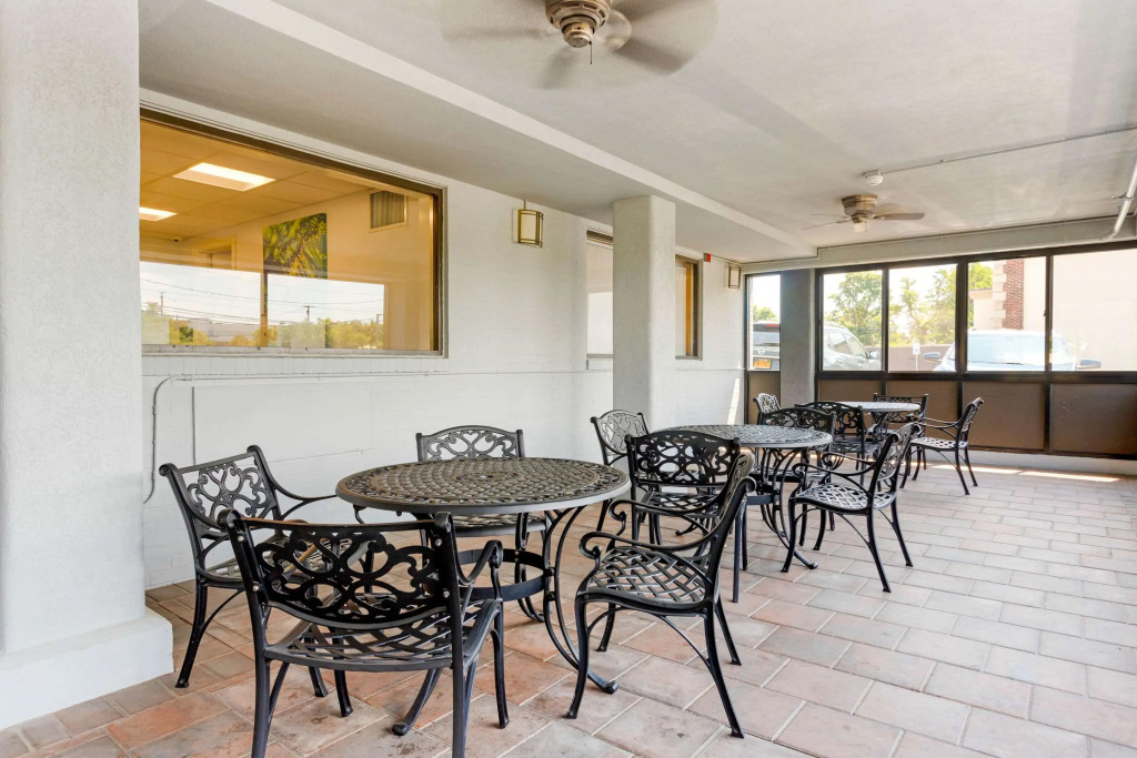 Econo Lodge Hicksville - Long Island