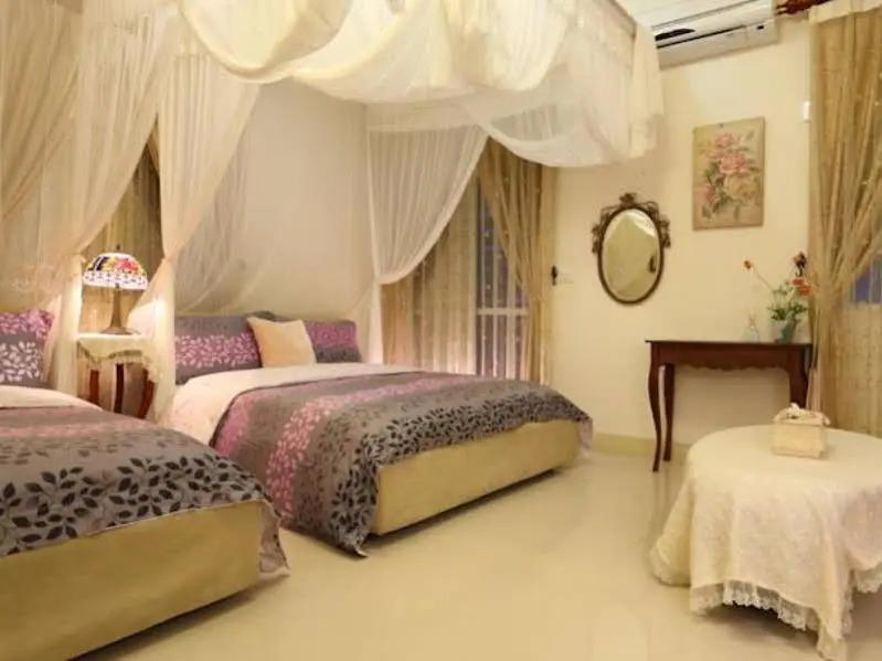 Leaves Bed and Breakfast