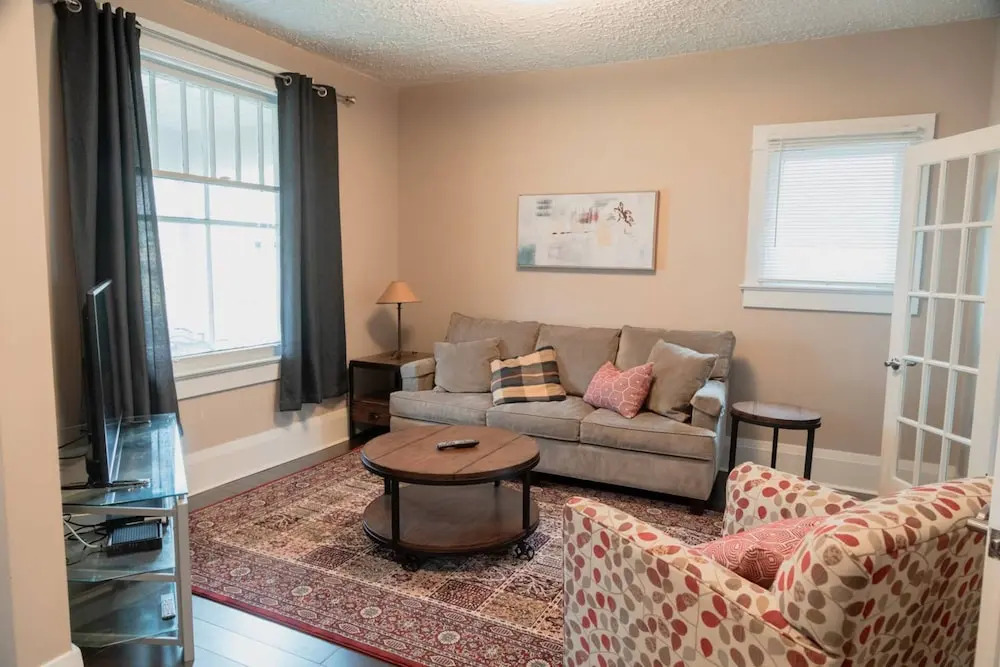 Beautiful 3 Bedroom Home Near Downtown