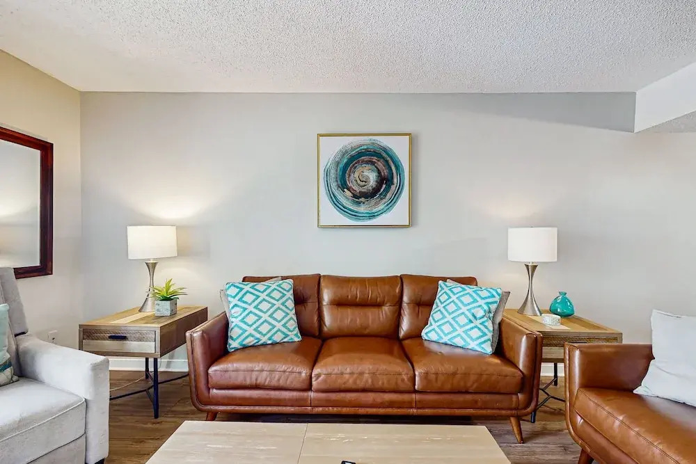 Sun-kissed Condo in Prime Location W/shared Pool, Private W/d, Free Wifi, AC