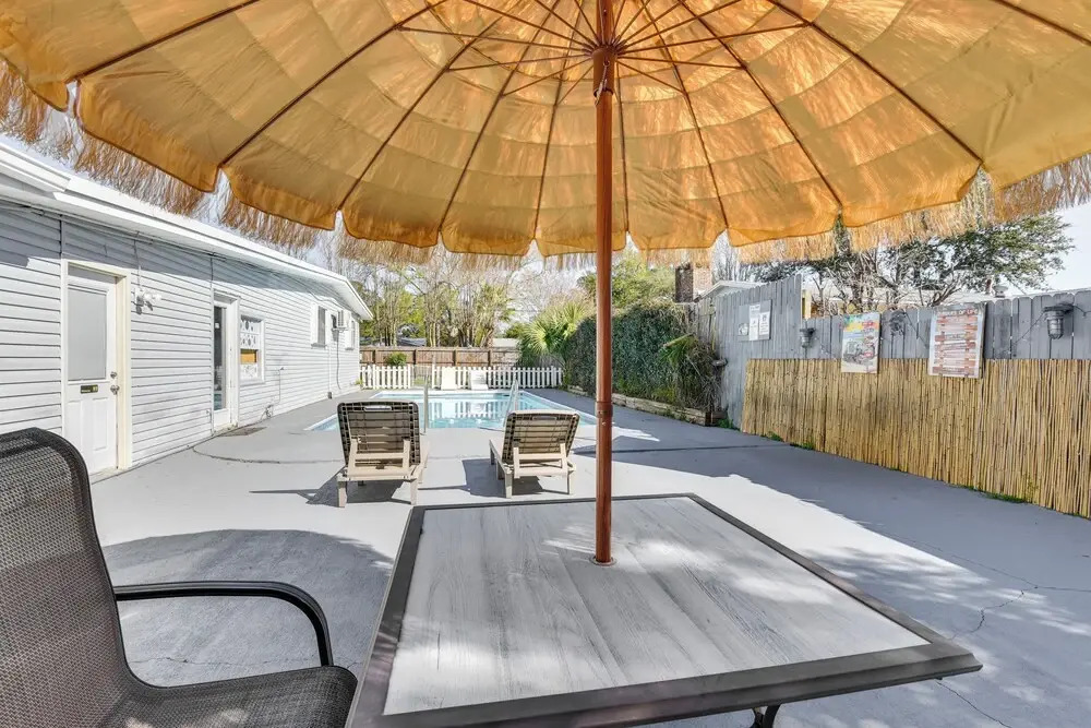 Fort Walton Home w/ Shared Pool - 2 Mi to Beach!