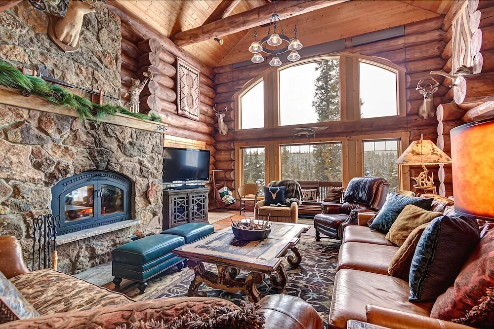 #1686 Custom Built Log Cabin - Indiana Creek Lodge - True Gem With Log Cabin Ambiance!