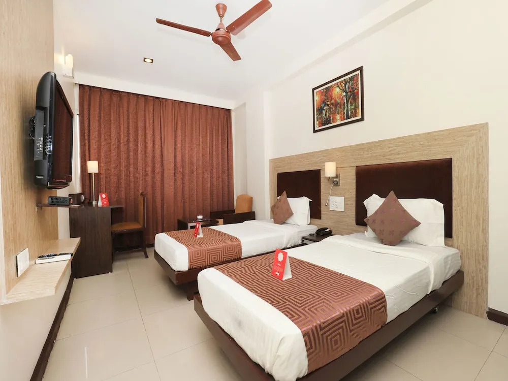 OYO 9677 Hotel Surya