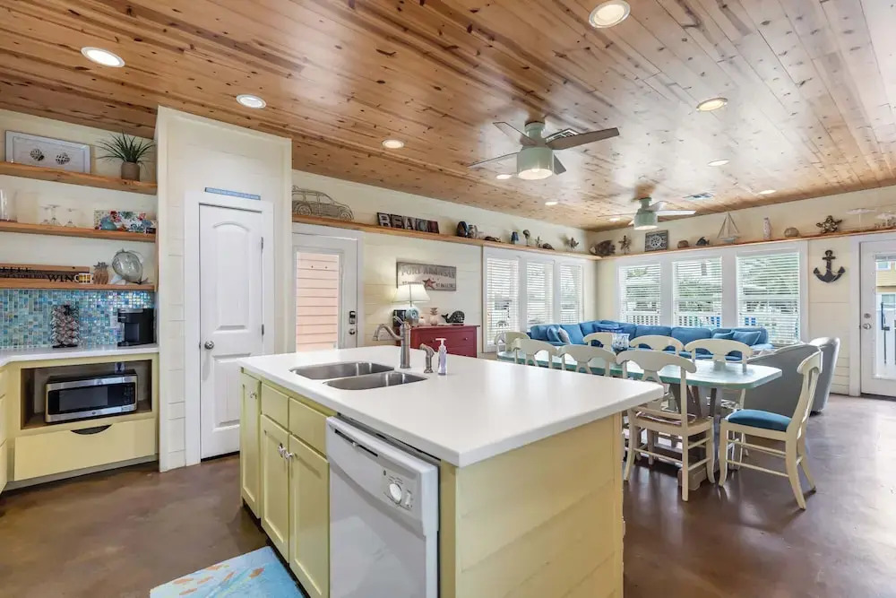 Prime Location 5 Bedrooms Pool Sleeps 14