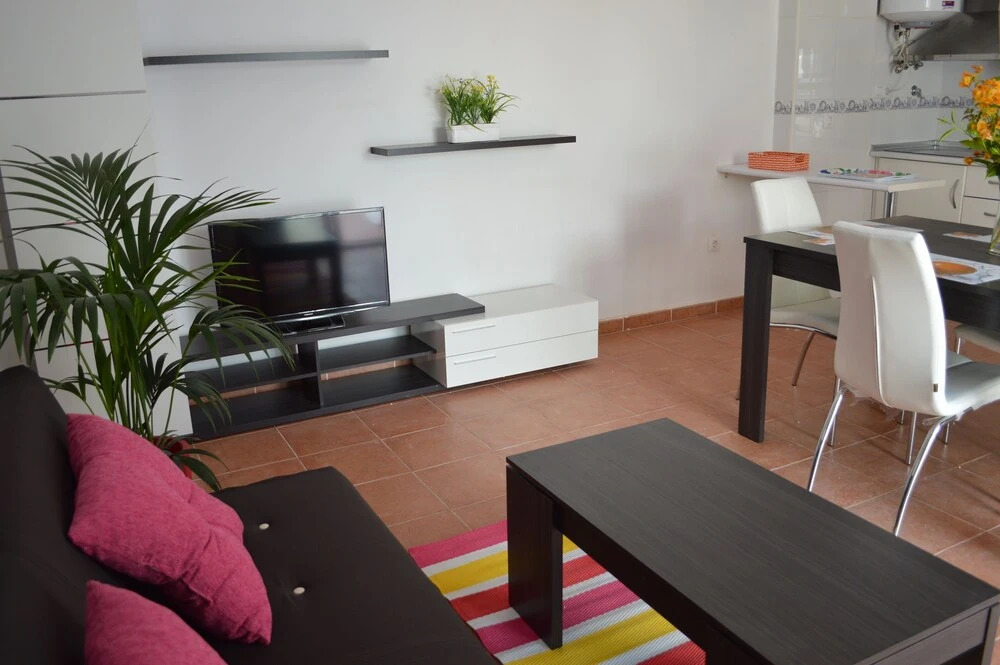 Ground floor apartment 1 bdr, private patio, South facing