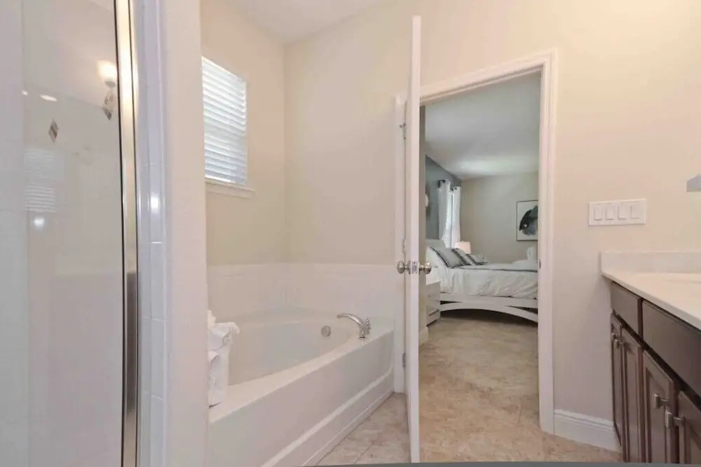 5361 Oakbourne Avenue 6 Bedroom Home