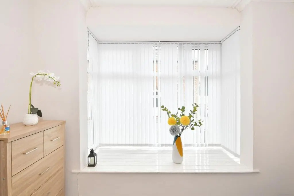 Wistaston House by YourStays 5 Bedroom House with TV in each room