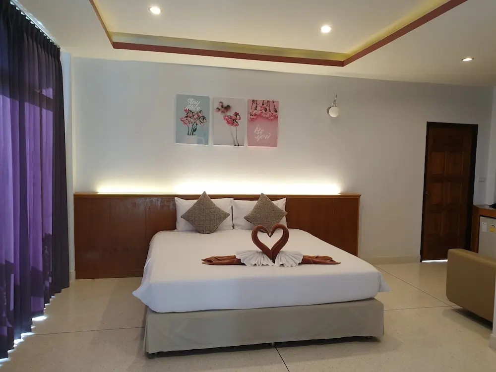 OYO 853 The Grand Koh Chang Hotel