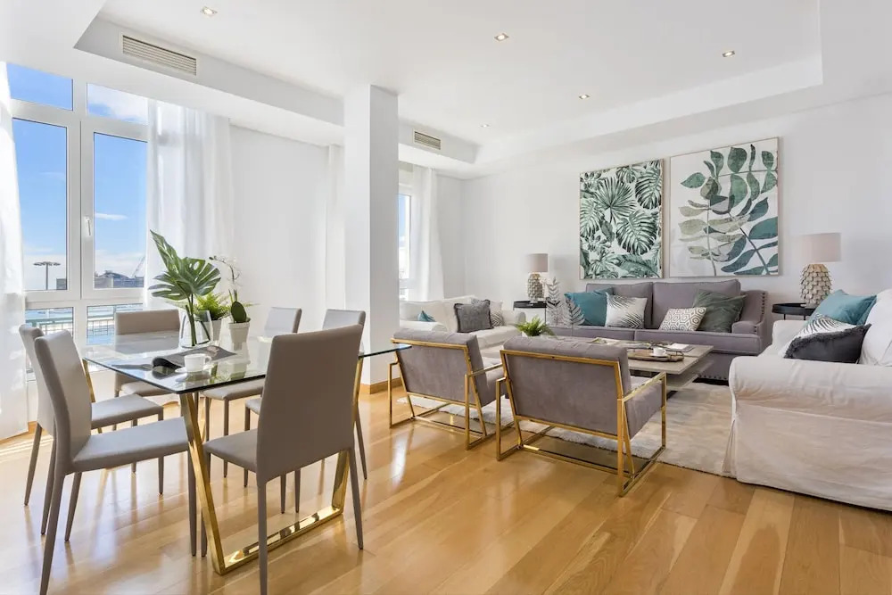 Great 3 Bd Apartm in the Best Location in Malaga. Muelle Heredia