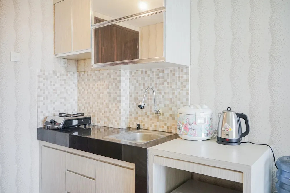 Modern and Relax Studio Room at Serpong Greenview Apartment By Travelio