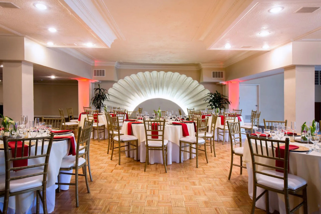 The Lafayette Hotel, Swim Club & Bungalows