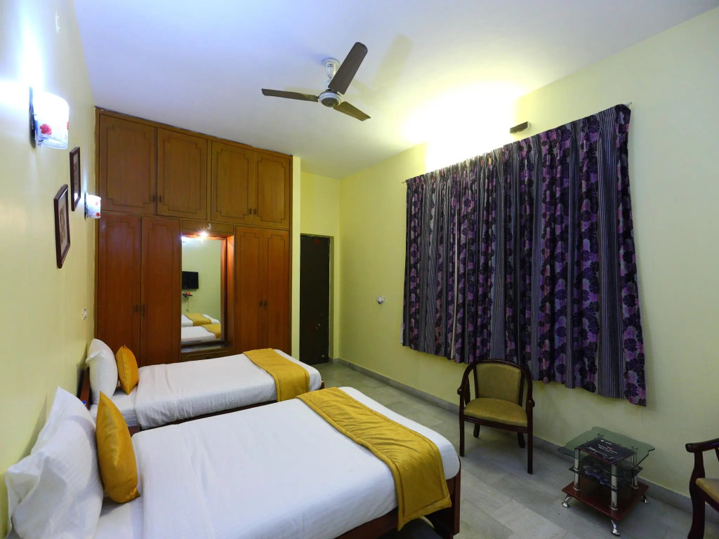 Golden Flowers Inn - Ekkatuthangal