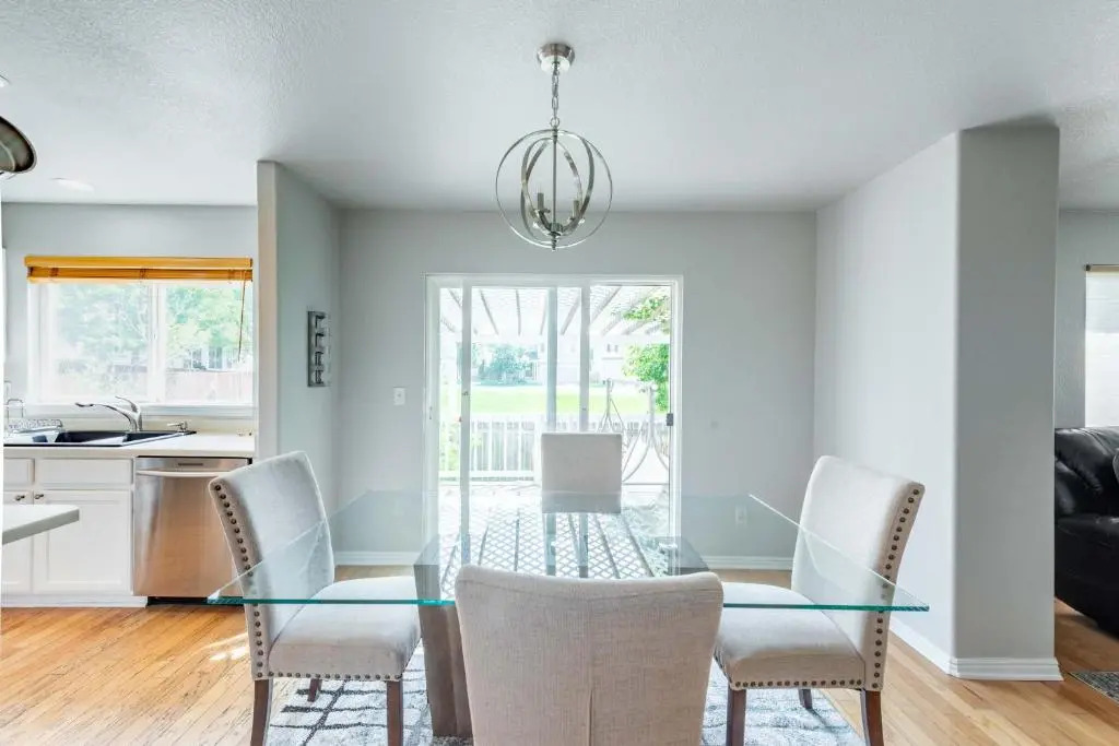 Spacious 4 bedroom 3.5 bathroom residential property
