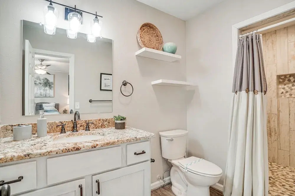 Bright Helen Cottage: Walk to Town!