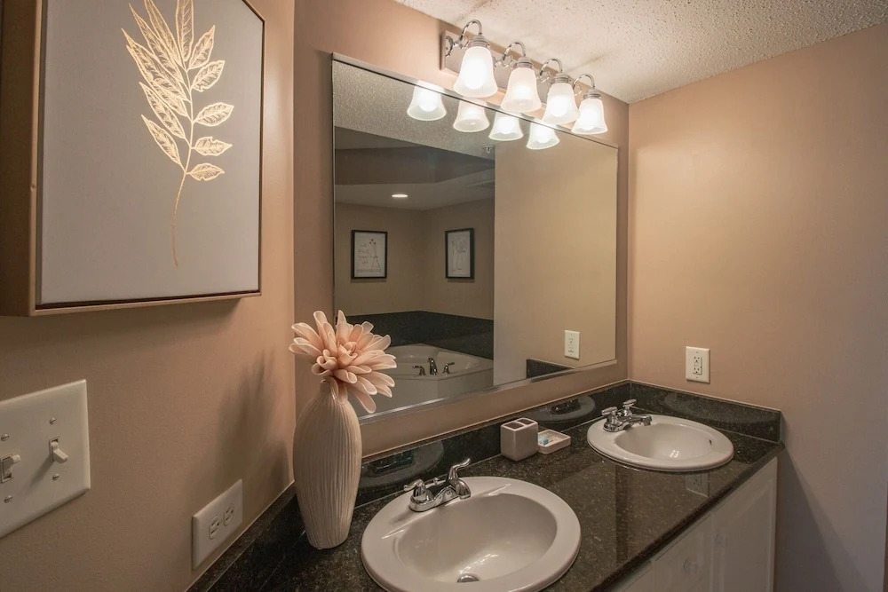 Yacht Club Villas #2-204