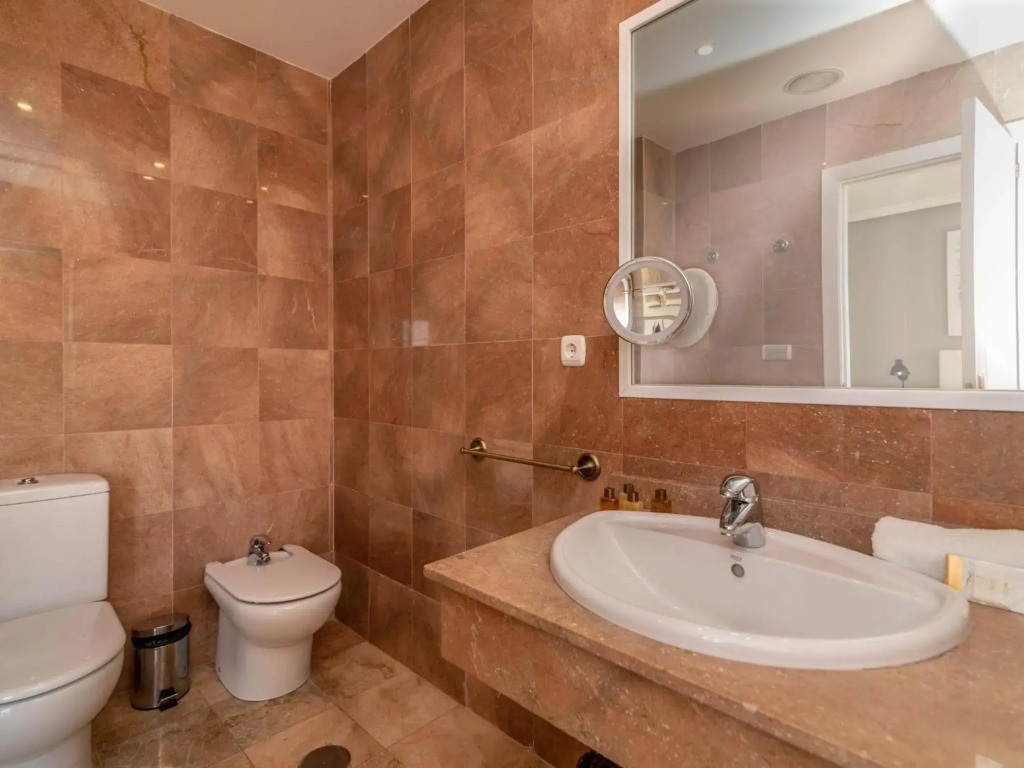Puente Romano Modern flat, Best location in town