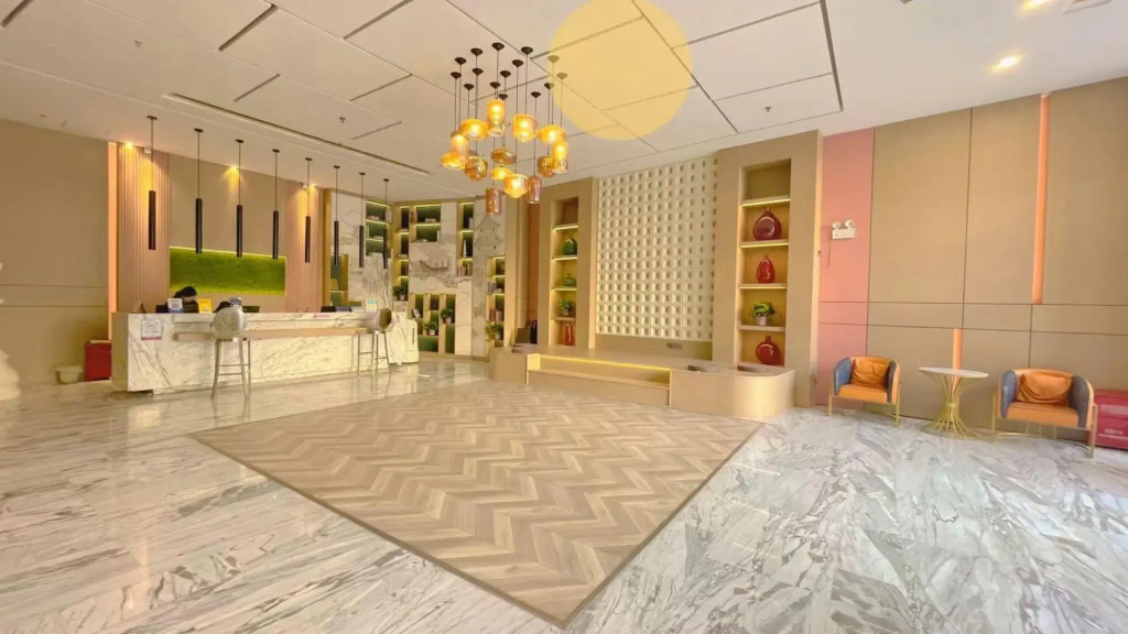 Shengjing Yijia Hotel (Xiangyang Railway Station People's Square Branch)